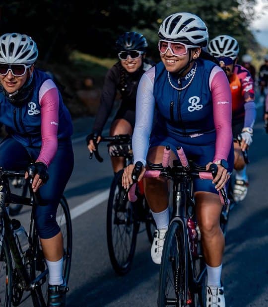 Batallón en bici de El Tren Rosa rodando