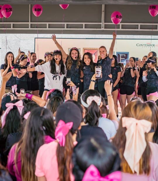 Comunidad de Girls Run Club reunida antes de correr
